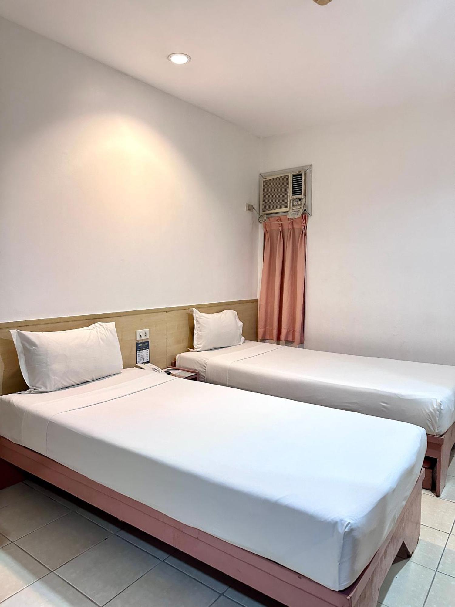 Hotel Pier Cuatro Cebu Exteriör bild