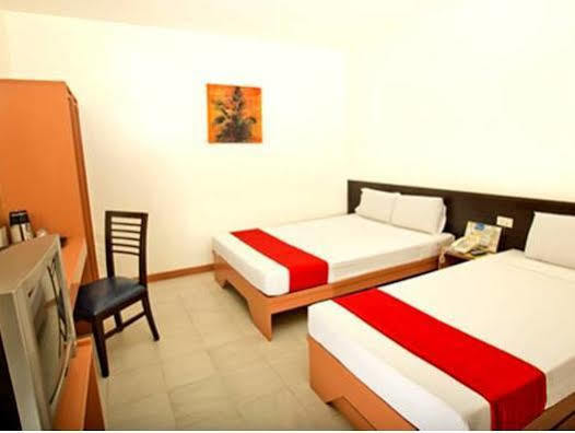 Hotel Pier Cuatro Cebu Exteriör bild